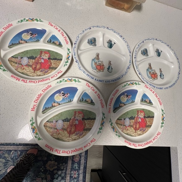 Vintage Set of 5 Peter rabbit / cat & fiddle kids plates - Picture 1 of 10